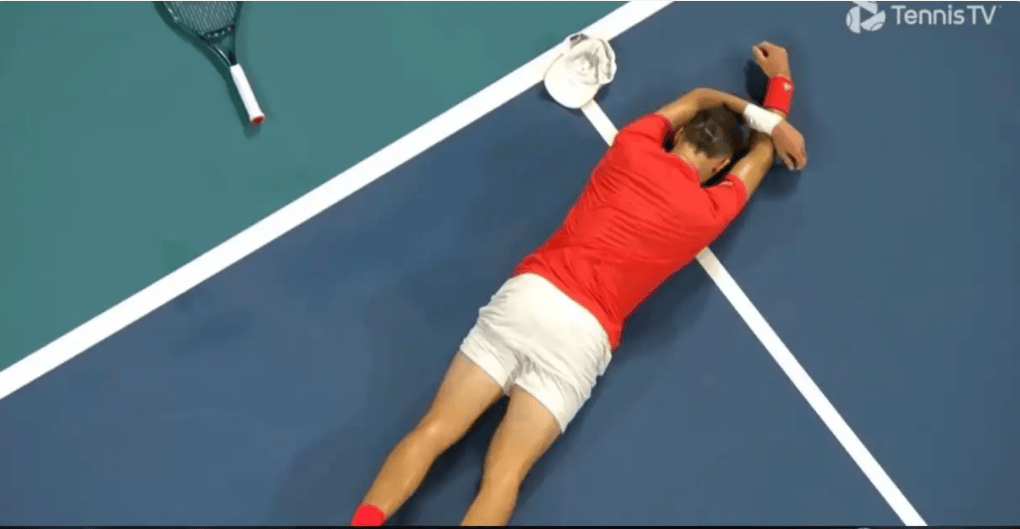 双抢七绝杀德约粉碎巨头百冠梦想，门希克成05后大师赛封王第一人