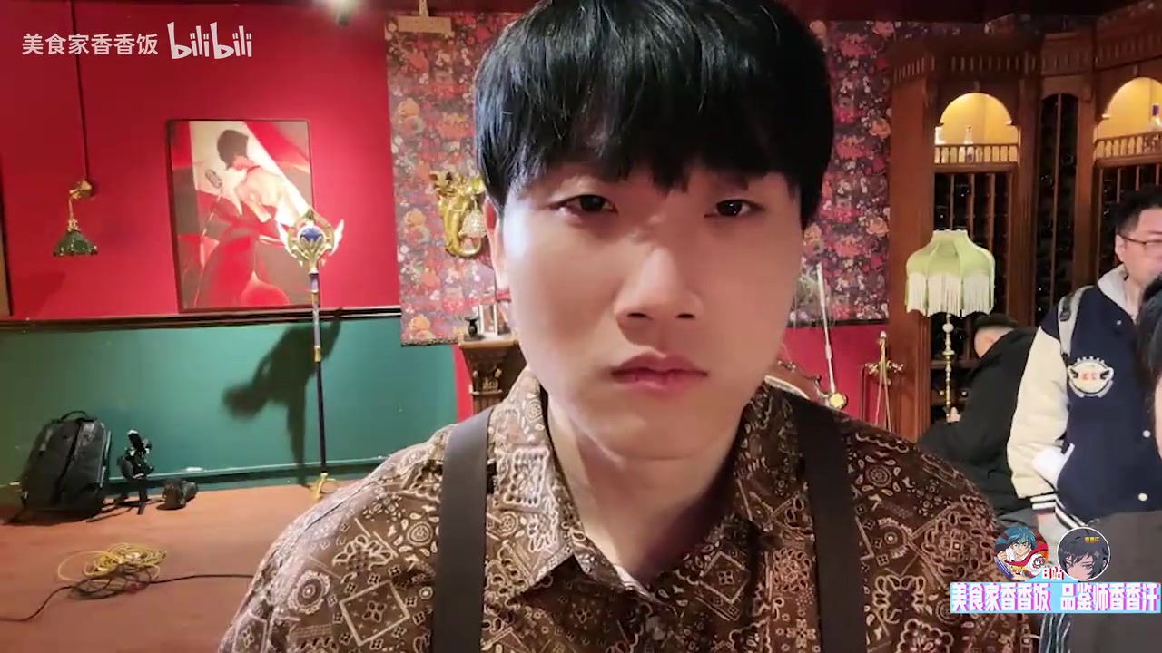 谁垫了？！小伞和众人比身高：我怎么缩水了？我真是185