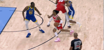 这可不多见！莫兰特单突追梦 撤步三分命中&晃了后者一趔趄！