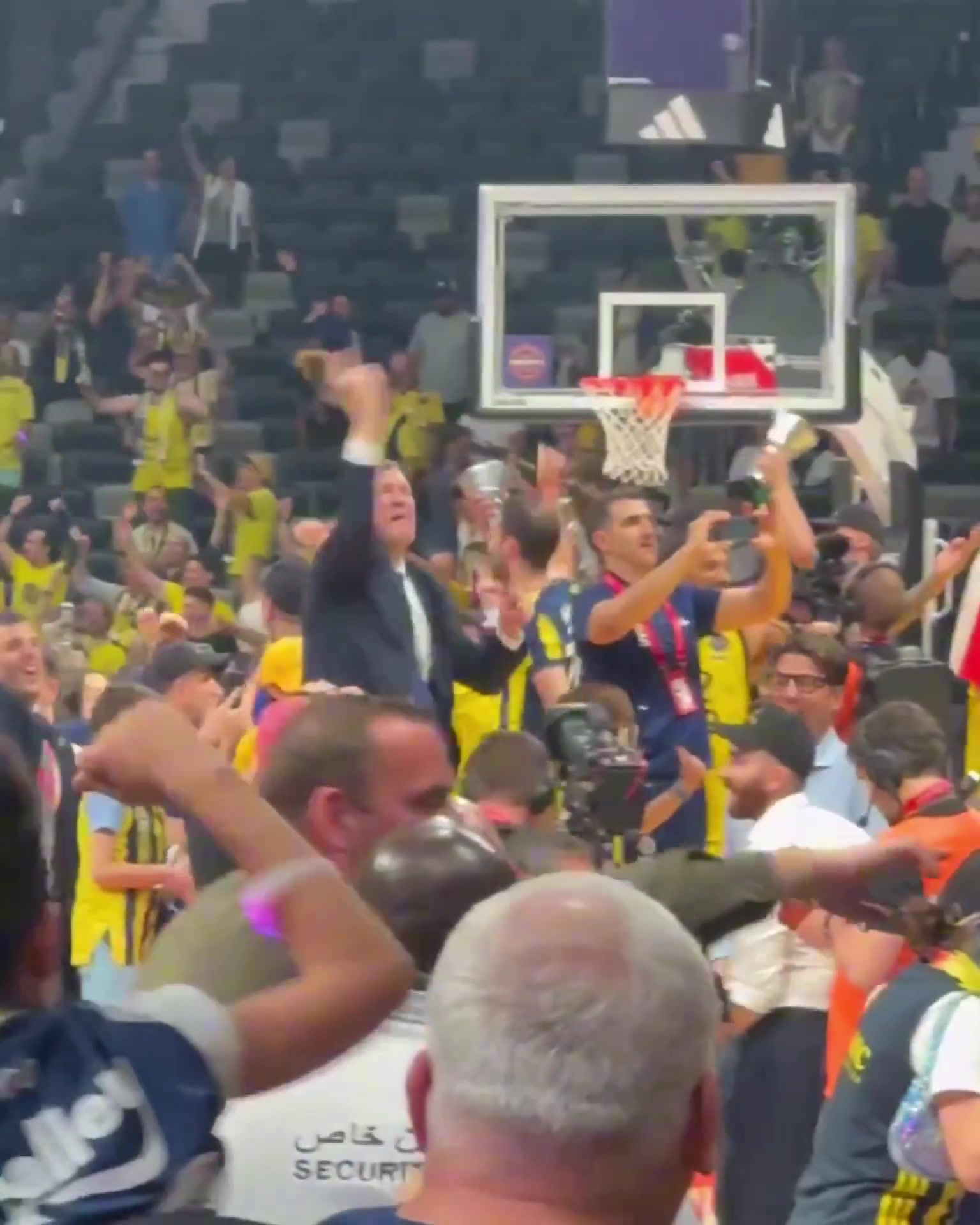 奖金180万欧?️费内巴切夺欧篮冠军?美国男篮集训成员获MVP