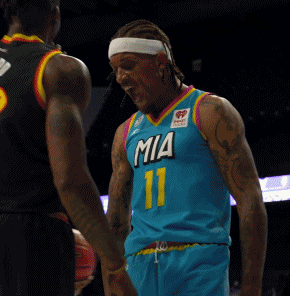 我有的是手段?比斯利赛中利用大吼 怒视 跳舞不断干扰霍华德！